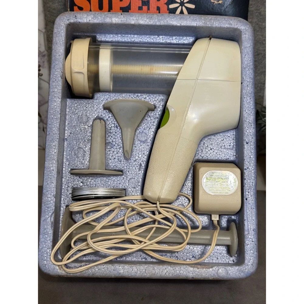Wearever Super Shooter 70001‎ Electric Cookie Canapé Candy Maker